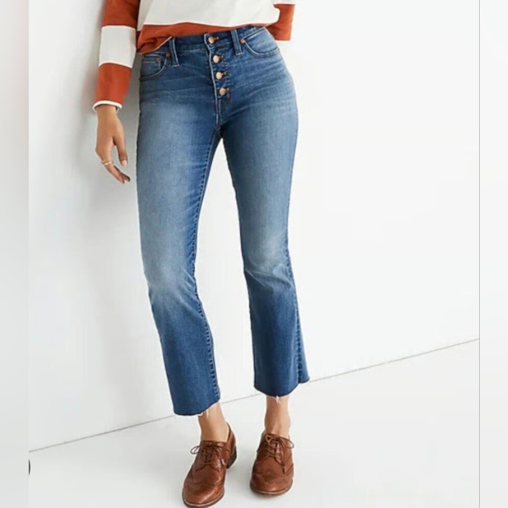 Madewell Blue High Rise Jeans with Subtle Flare..SIZE:26